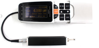 Mesure en temps réel de Ra Rz Rq Rt Rp Rv R3z avec un logiciel de test de rugosité de surface à large portée et à multiples paramètres