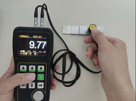 TG-5100D Testeur d'épaisseur par ultrasons industriel avec A-SCAN B SCAN en temps réel, OLED True Color Screen Instrument NDT de haute précision