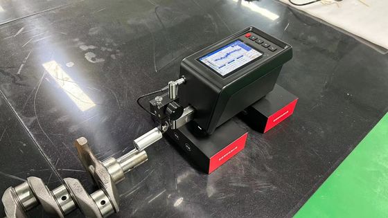 SRT-7300+ Instrument de mesure portable de rugosité de surface et de profil 500 μm Testeur de contour de rugosité d'écran tactile