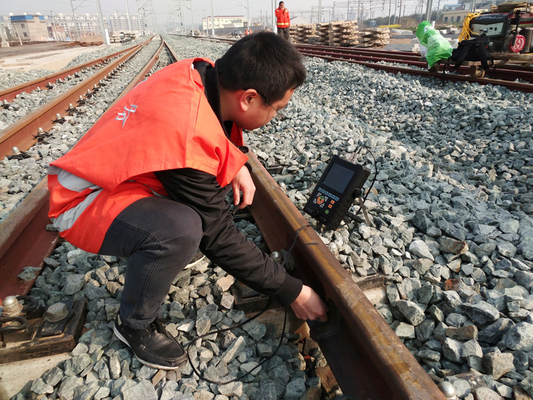 Détection ferroviaire avec couture de soudage ferroviaire Scanner tandem à usage spécifique Détecteur de défauts à ultrasons numériques