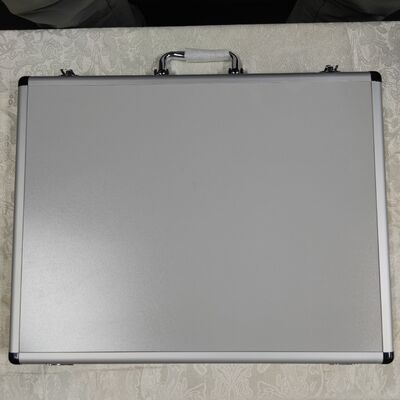 L'instrument de TND est constitué de 13 pièces par ensemble de jauges de soudage.