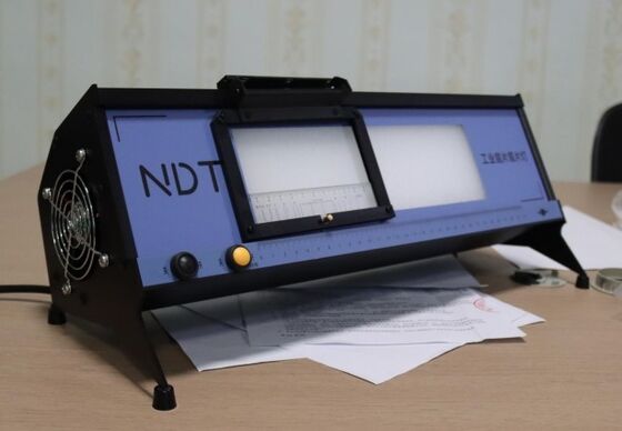 Loupe grossissante 2x et visionneuse de films radiographiques à LED avec pédale