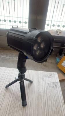 Lampe LED-UV avec support et chargeur, utilisable à la main