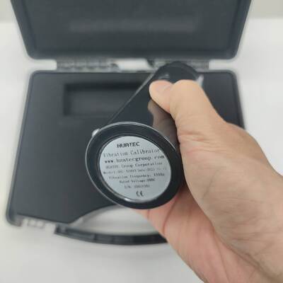 Calibrateur de vibration utilisé pour calibrer les petits capteurs de vibration